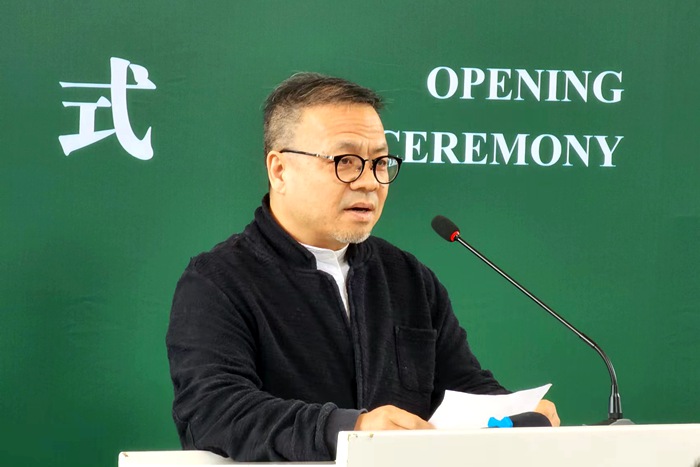 风格是投在地上的影子,我只管走路——八旬闫振铎的“无界”生涯