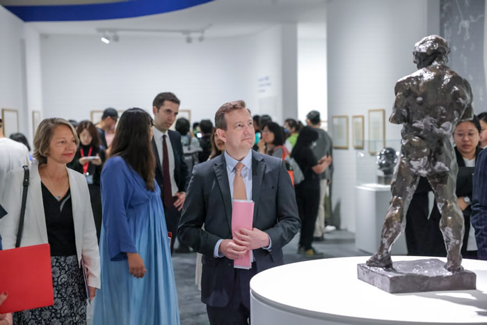 假如马蒂斯为自己策展，他会……