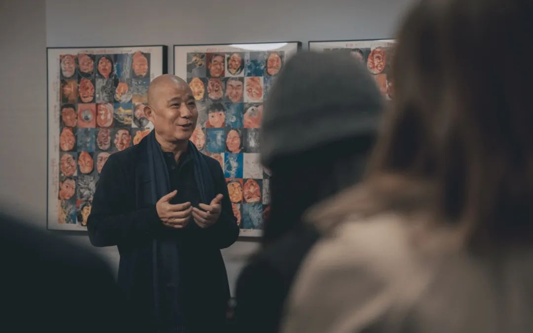 方力钧:面孔与陶瓷,恒定与变化之间的流动