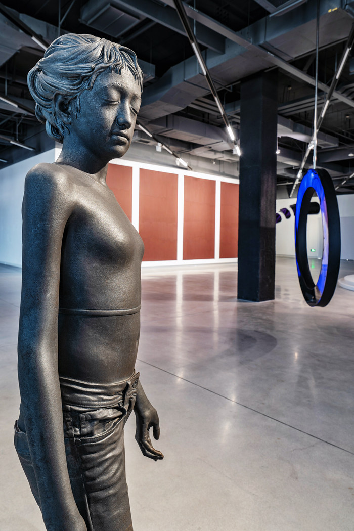 在52层高空的金鹰美术馆，体验一场中国当代艺术的“星象魔法”