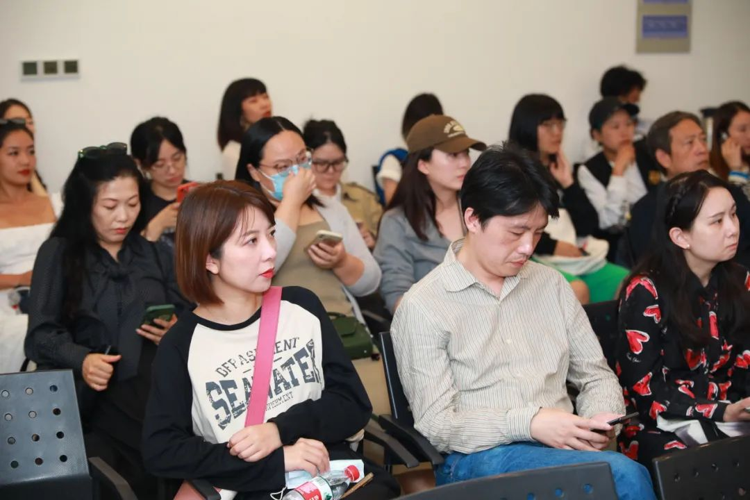 “譬如青春——第十七届上海青年美术大展”将于10月21日开幕，刘海粟美术奖、明园艺术奖获奖作品及10位艺术家揭晓