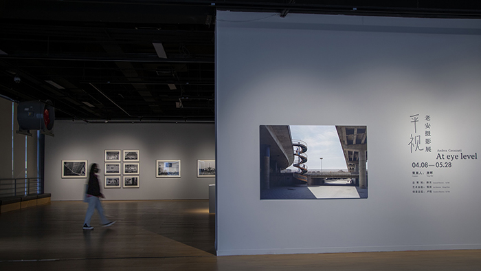 “不远万里”的老安,“平视”中国四十年