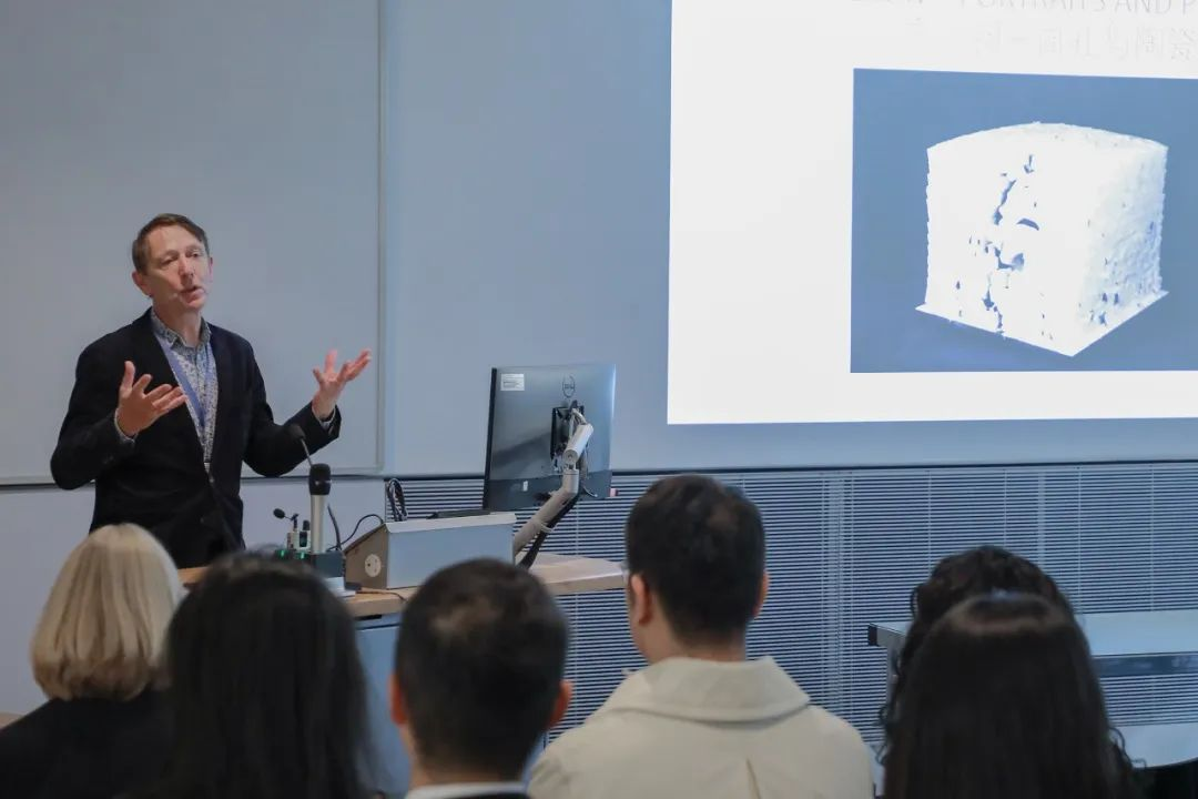 「方力钧:面孔与陶瓷」牛津大学阿什莫林博物馆展览开幕