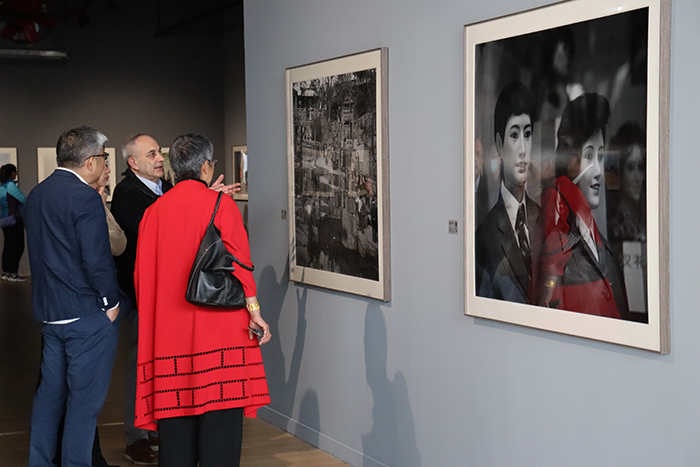 “不远万里”的老安,“平视”中国四十年