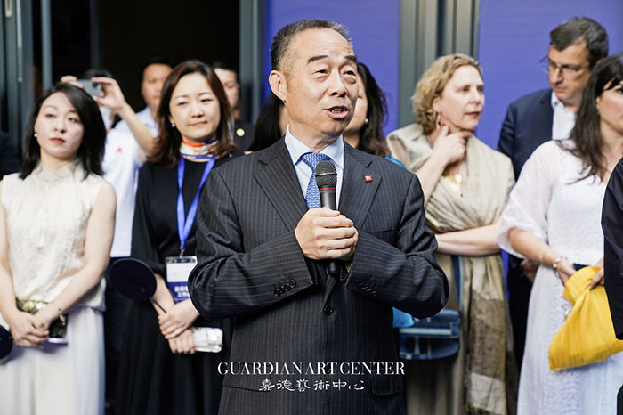 从“心”定义未来——嘉德展览伊夫·克莱因中国首展和扎哈·哈迪德建筑事务所设计展揭幕