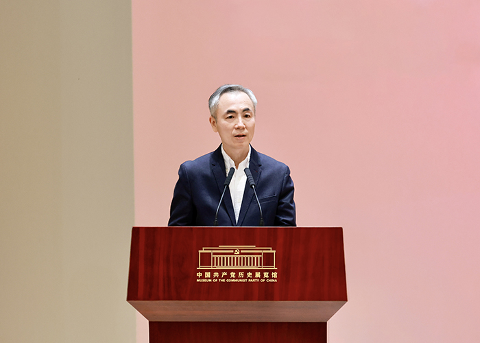 《美术经典中的党史》画册在京首发