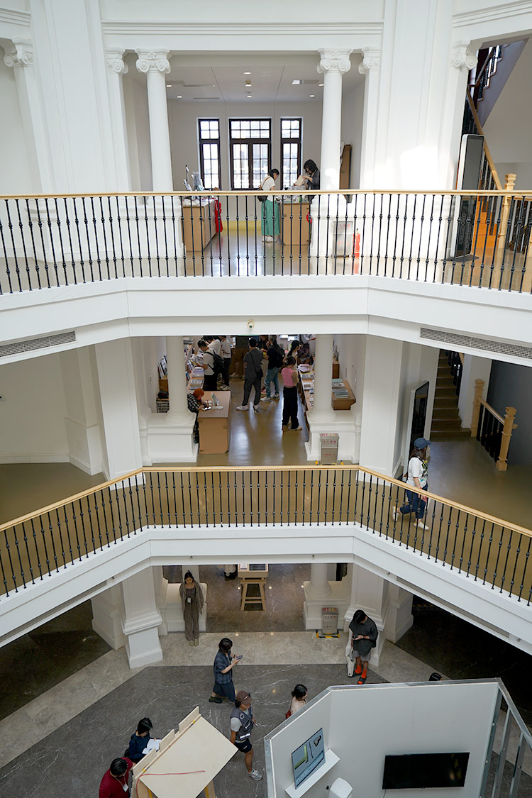 钻下去，长出来：“第八届abC艺术书展