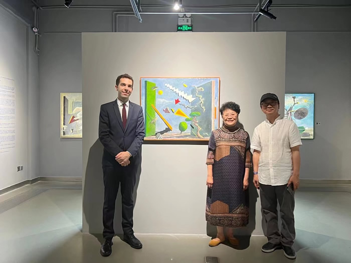 迷宫中的沉思——跟随雷米·艾融,在无序中找寻出口