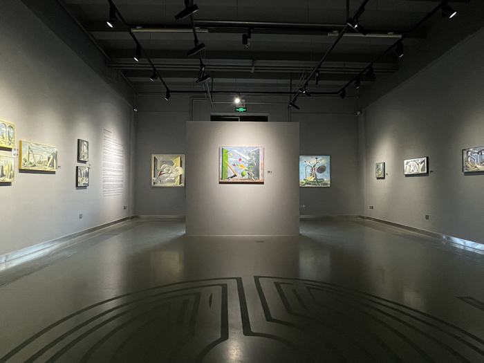 迷宫中的沉思——跟随雷米·艾融,在无序中找寻出口