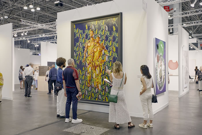 超过35 个国家,225 家画廊参展,是什么让今年的纽约军械库艺术展如此火热?