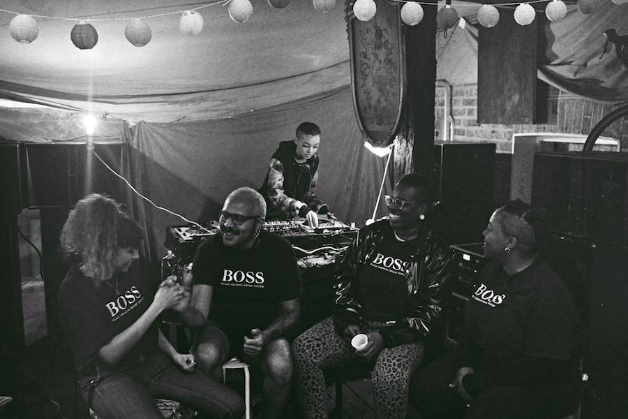 一周艺术人物 特纳奖提名团体批评泰特，八旬吴本清展示书法