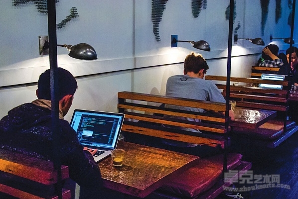 要想在网络时代活得好,艺术评论家们得花心思了