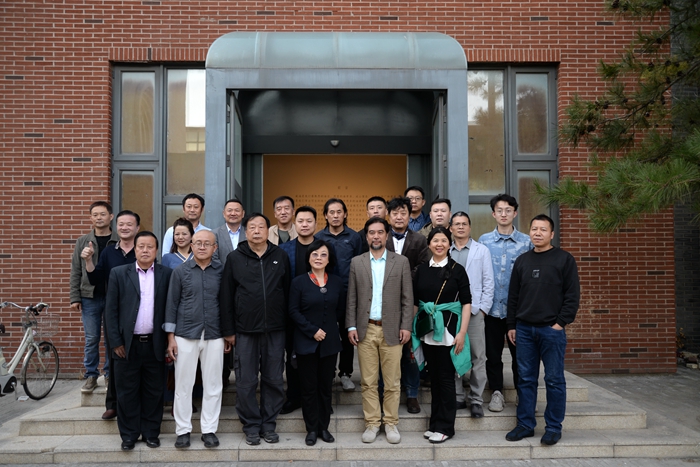 “油画中的威海——八人作品展”在中国油画院云上美术馆举行