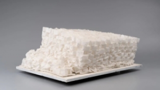 方力钧：面孔与陶瓷，恒定与变化之间的流动